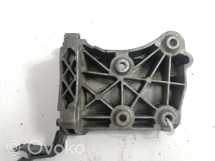 BMW 3 E92 E93 A/C compressor mount bracket 7796352