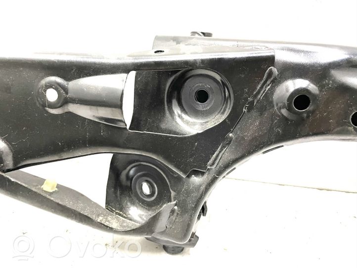 BMW 2 F46 Galinis traversas 6851560