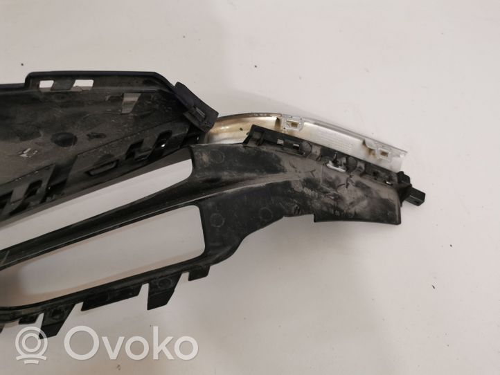 BMW 7 G11 G12 Kampinė priekinio bamperio dalis 7475140