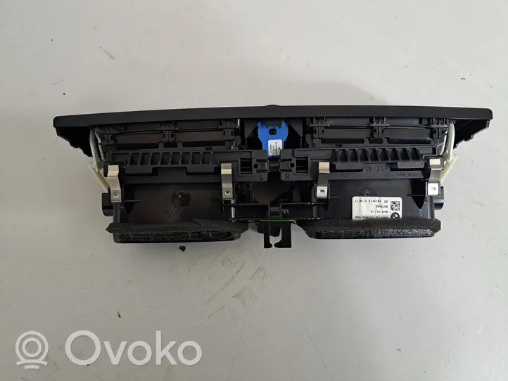 BMW 1 F20 F21 Lango oro grotelės 9207116