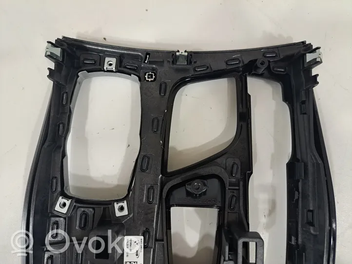 BMW 5 G30 G31 Kita centrinė konsolės (tunelio) detalė 9370804