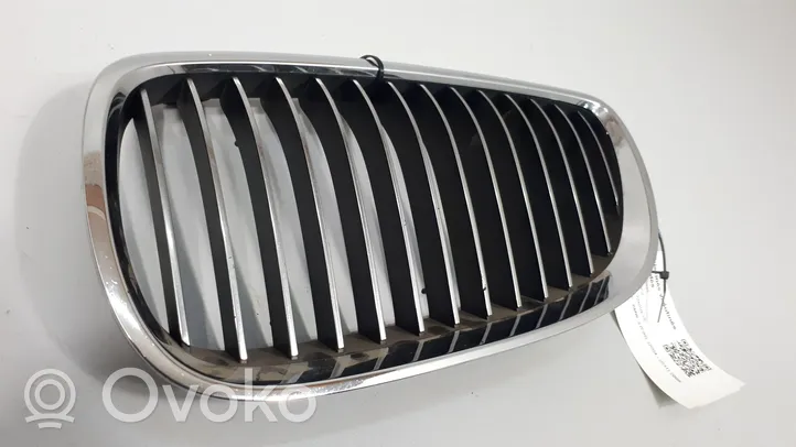 BMW 3 E90 E91 Front bumper upper radiator grill 22405910