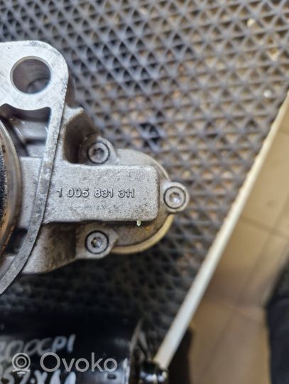 Volkswagen PASSAT B6 Starter motor 1005831311