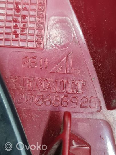 Renault Clio III Galinis žibintas kėbule 8200886925