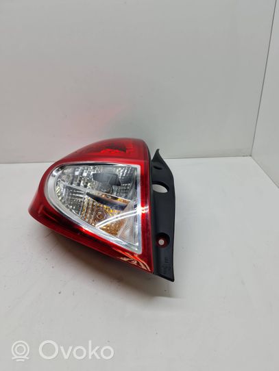 Renault Clio III Luci posteriori 8200776048