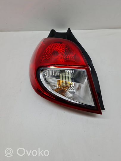 Renault Clio III Luci posteriori 8200776048