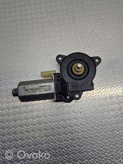 Ford Fusion Moteur de lève-vitre de porte avant 0130821939