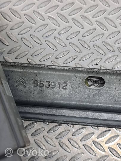 Citroen C3 Elektryczny podnośnik szyby drzwi przednich 963912