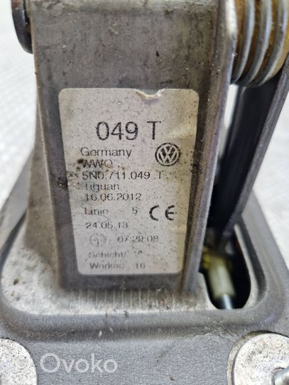 Volkswagen Tiguan Vaihteenvalitsimen verhoilu 5N0711049T
