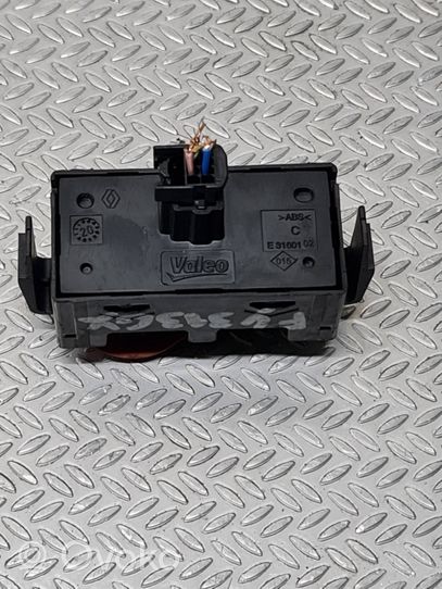 Renault Twingo III Hazard light switch E3160102