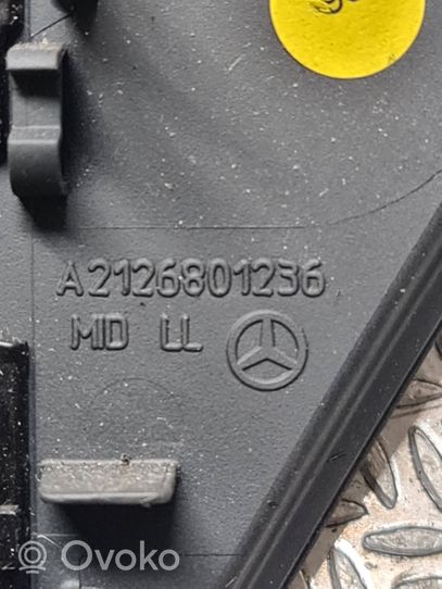 Mercedes-Benz E W212 Radion/GPS-laitteen pääyksikön kehys A2126801236