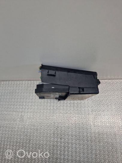 Renault Kangoo II Fuse box cover 8200356348