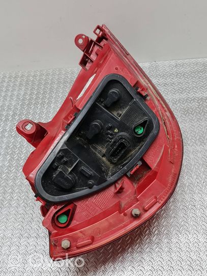 Renault Clio IV Lampa tylna 8200776050