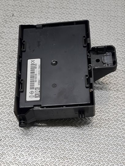 Renault Clio III Module confort 8201054128