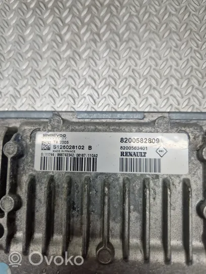 Renault Clio III Module de contrôle de boîte de vitesses ECU S126028102B