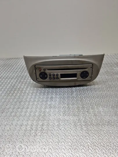 Renault Twingo II Radio/CD/DVD/GPS head unit 8200446231T