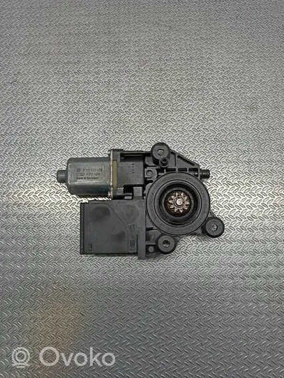 Renault Megane III Moteur de lève-vitre de porte avant 807300004R