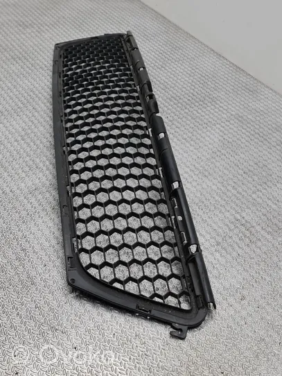 Renault Sandero I Grille inférieure de pare-chocs avant 8200735103