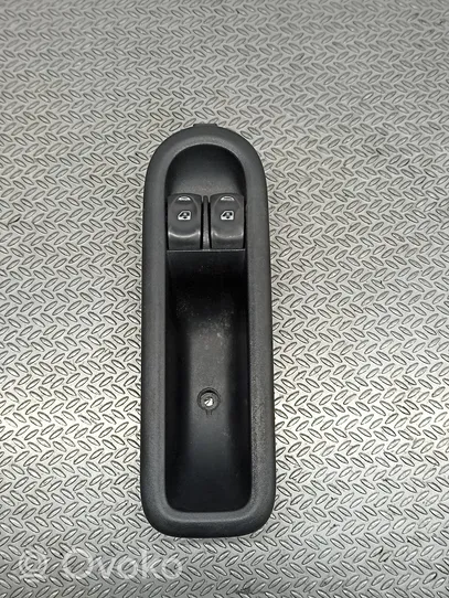 Renault Clio III Interrupteur commade lève-vitre 8200356513