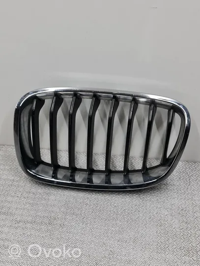 BMW 1 F20 F21 Maskownica / Grill / Atrapa górna chłodnicy 7239021