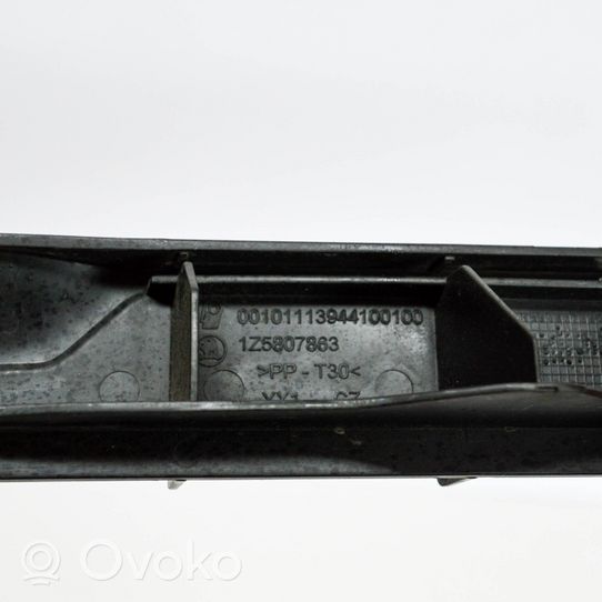 Skoda Octavia Mk2 (1Z) Staffa angolare del supporto di montaggio del paraurti 1Z5807863