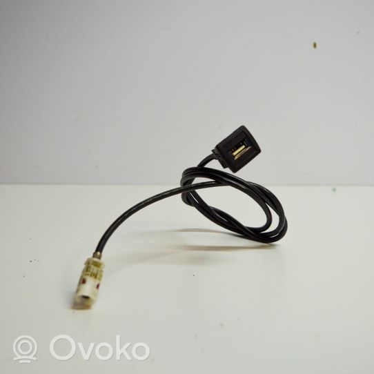 Mercedes-Benz A W176 Connecteur/prise USB A1178200315