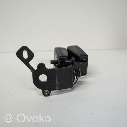 Audi A3 S3 8V Boucle de ceinture de sécurité arrière centrale 8V0857739A