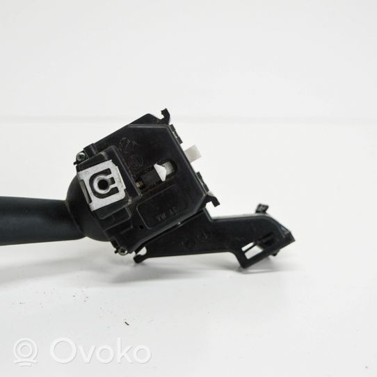 Volkswagen Jetta III Interruptor/palanca de limpiador de luz de giro 1K0953513E