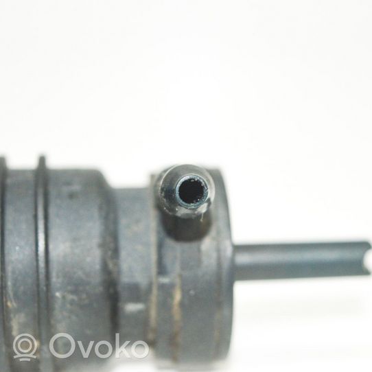 Volkswagen Jetta III Tuulilasi tuulilasinpesimen pumppu 1T0955651