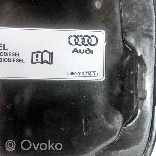 Audi A4 S4 B7 8E 8H Apdaila prie degalų bako dangtelio 4E0010376R