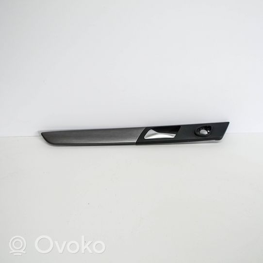 Volkswagen PASSAT B7 Front door trim bar 3AA8674393AC837113