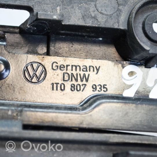 Volkswagen Touran I Halterung Stoßecke Stoßstange Stoßfänger 1T0807935