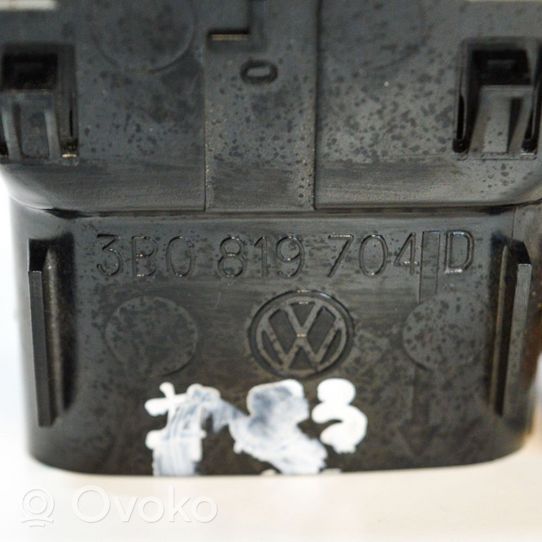 Volkswagen PASSAT B5 Moldura protectora de la rejilla de ventilación del panel 3B0819704D