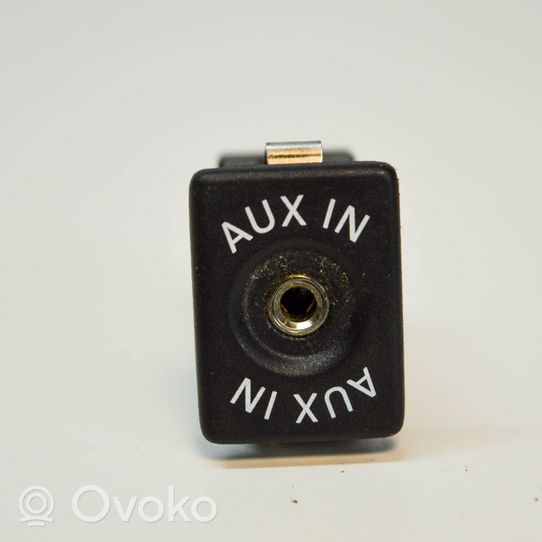 Volkswagen Golf VI AUX in-socket connector 5N0035724