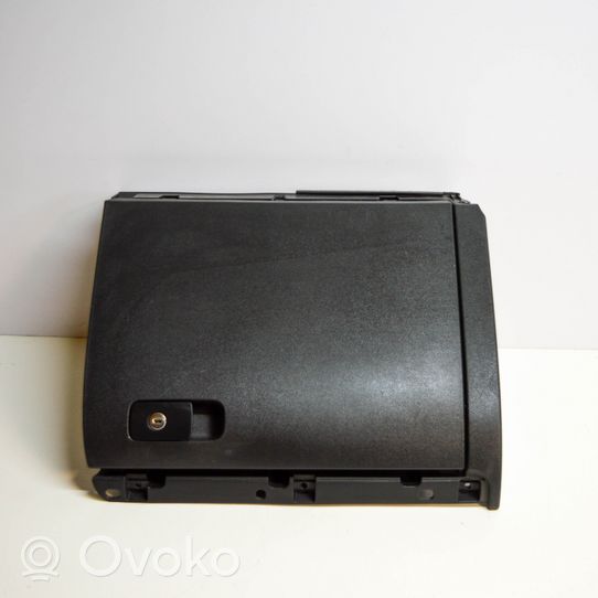 Volkswagen Jetta VI Glove box 5C8857097F