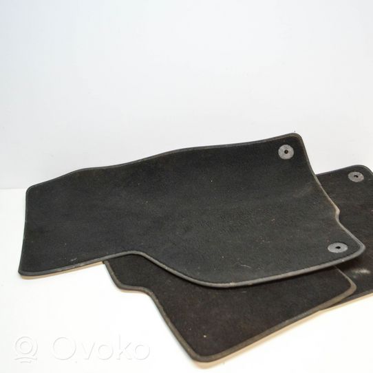 Volkswagen Jetta VI Car floor mat set 5C8061270