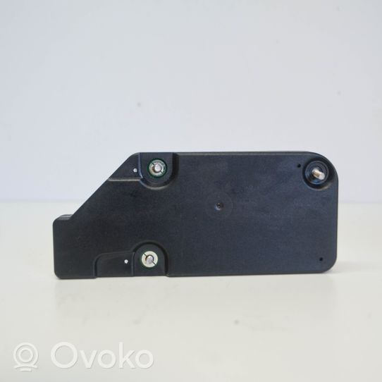 Volkswagen Eos Aerial antenna amplifier 1Q0035577