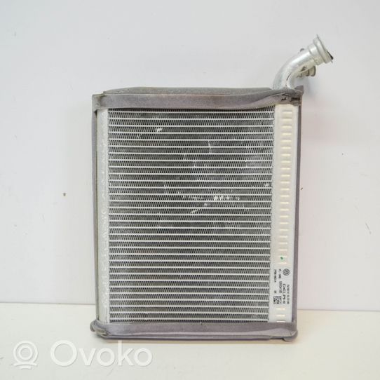 Volkswagen Touareg II Coolant radiator 7P0819031A