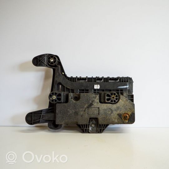 Volkswagen Jetta VI Vassoio scatola della batteria 1K0915333H