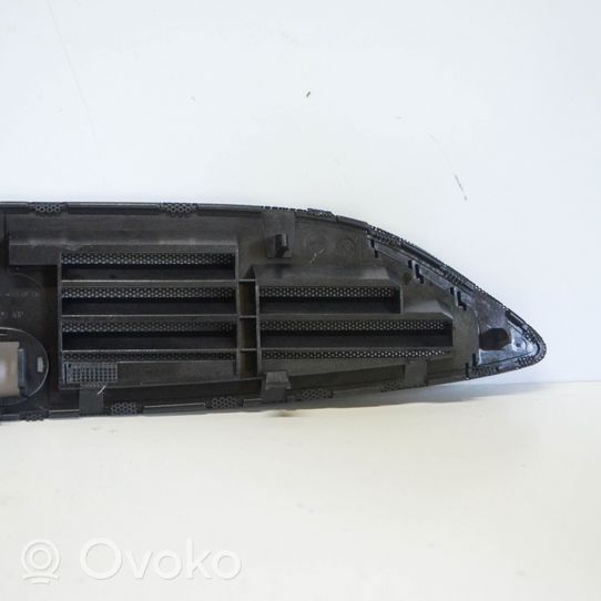 Volkswagen PASSAT B7 Lango oro grotelės 3C0819153B