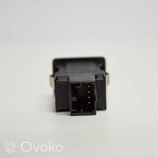 Volkswagen Caddy Connettore plug in AUX 5N0035724