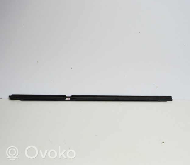 Volkswagen PASSAT CC Rivestimento modanatura del vetro della portiera posteriore 3C8839475F