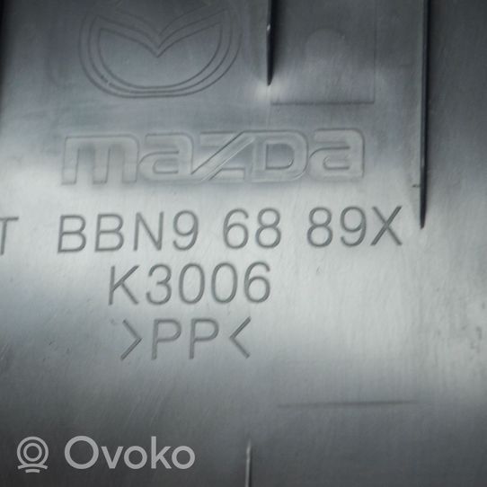 Mazda 3 II Tavaratilan kynnyksen suoja BBN9K3006