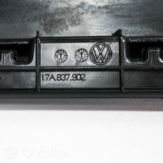 Volkswagen Jetta VII Moulure de vitre de la porte avant 17A837902