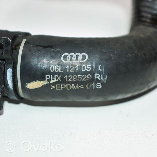 Audi A6 C7 Przewód / Wąż chłodnicy 06L121051