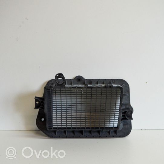 Audi A4 S4 B9 Kita variklio skyriaus detalė 8W1819904A