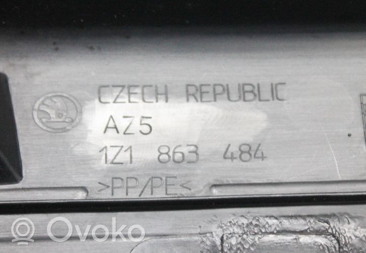 Skoda Octavia Mk2 (1Z) Osłona słupka szyby przedniej / A 1Z1863484