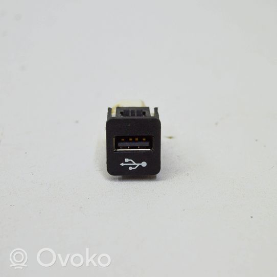 BMW 3 F30 F35 F31 Connettore plug in USB 9229294