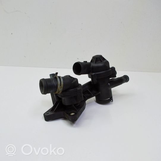 Volkswagen Tiguan Boîtier de thermostat 03C121111P