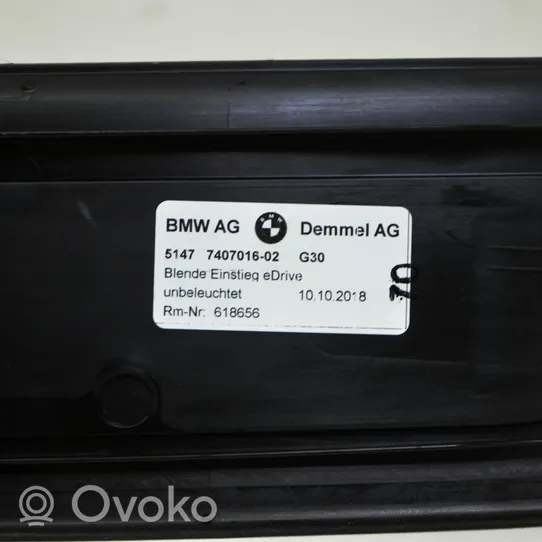 BMW 5 G30 G31 Copertura del rivestimento del sottoporta posteriore 7407016